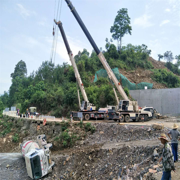 景德镇珠山汽车掉沟里叫吊车救援要多少钱